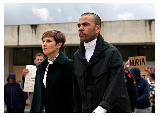 Imagem de compartilhamento para o artigo Daniel Alves pode ficar até um ano em liberdade aguardando recursos na Espanha da MS Todo dia